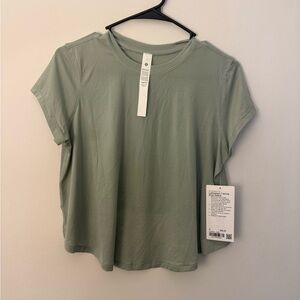 NWT Lululemon Lightweight Training Short Sleeve Size 6